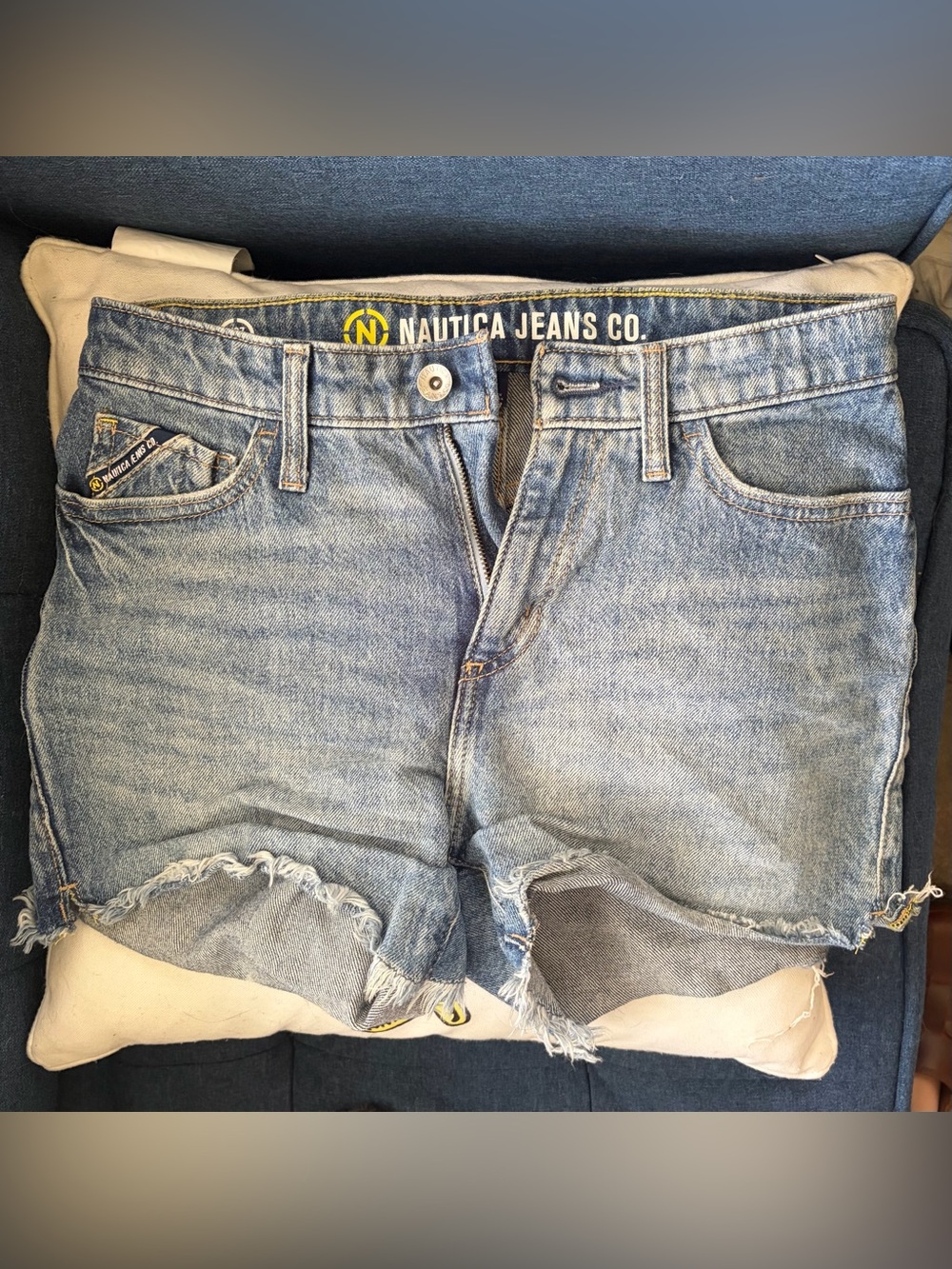 Denim Shorts Medium-Light Blue Wash - Nautica Women 4, W 27 - Excellent - Jorts